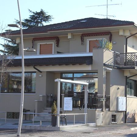 Hotel Margherita Meuble ซีร์มิโอเน ภายนอก รูปภาพ