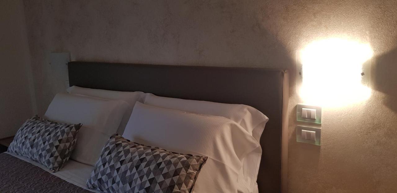 Hotel Margherita Meuble ซีร์มิโอเน ภายนอก รูปภาพ