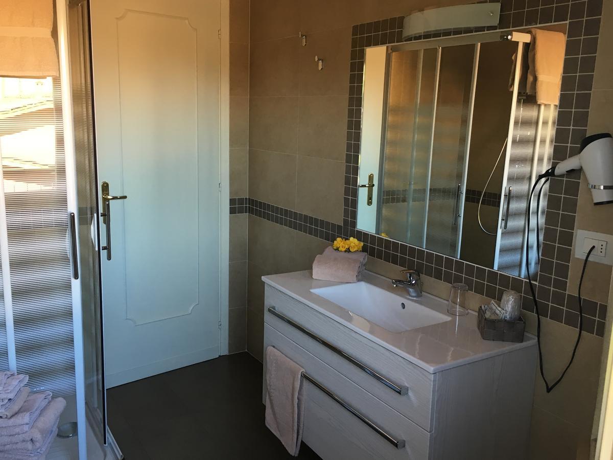 Hotel Margherita Meuble ซีร์มิโอเน ภายนอก รูปภาพ