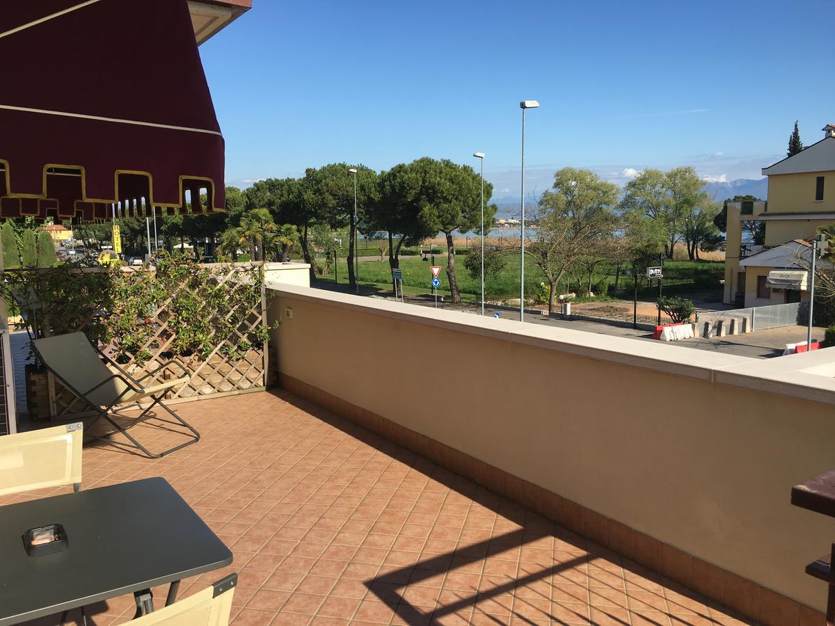 Hotel Margherita Meuble ซีร์มิโอเน ภายนอก รูปภาพ