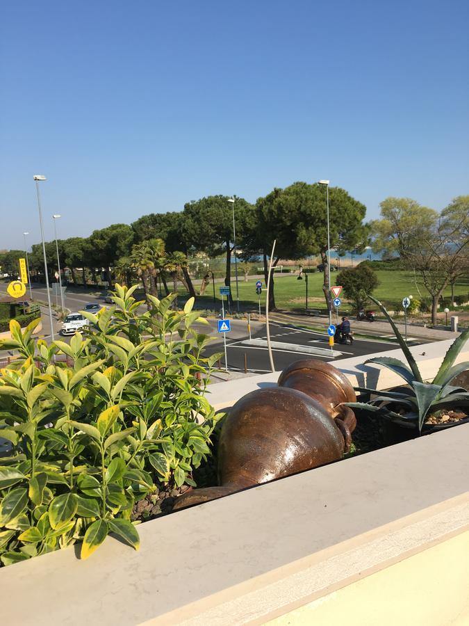 Hotel Margherita Meuble ซีร์มิโอเน ภายนอก รูปภาพ