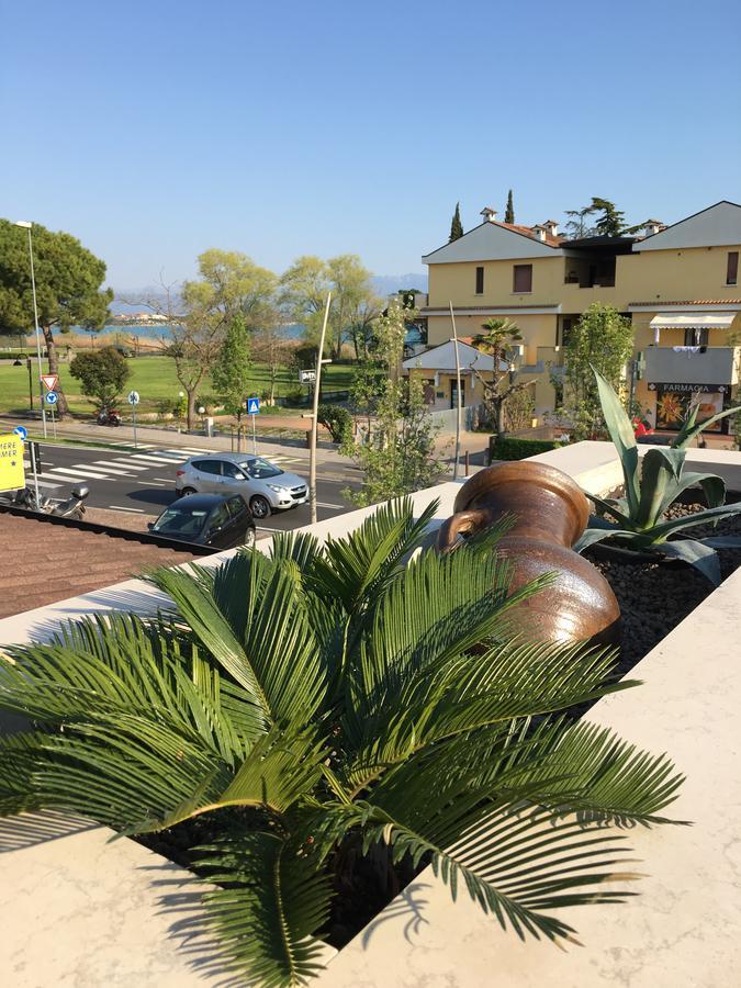 Hotel Margherita Meuble ซีร์มิโอเน ภายนอก รูปภาพ