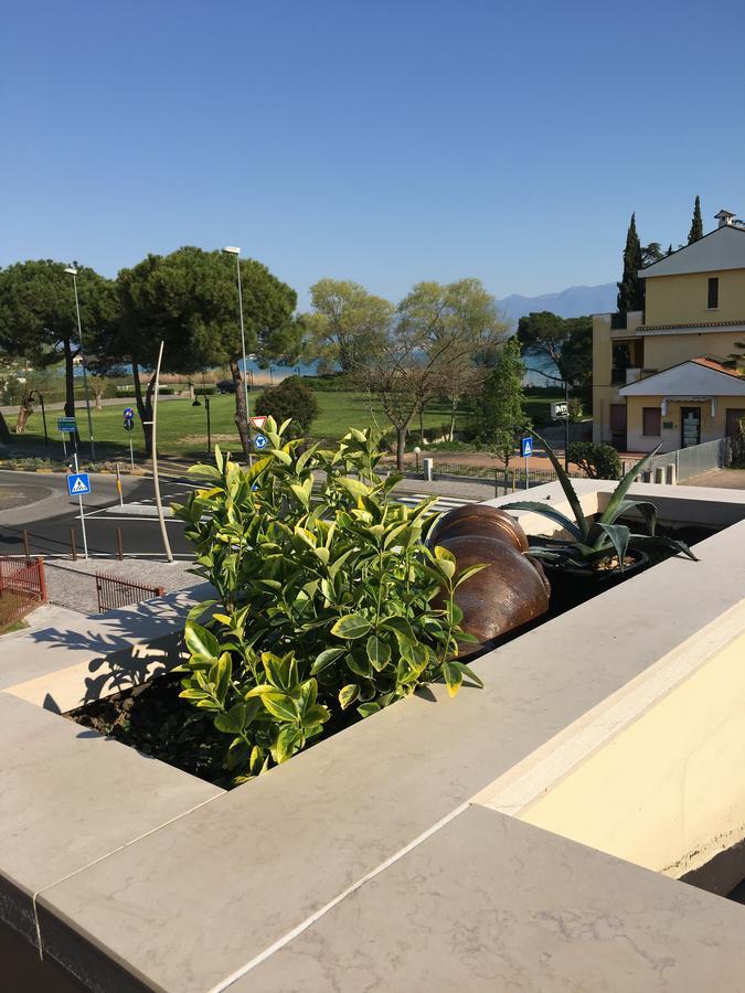 Hotel Margherita Meuble ซีร์มิโอเน ภายนอก รูปภาพ
