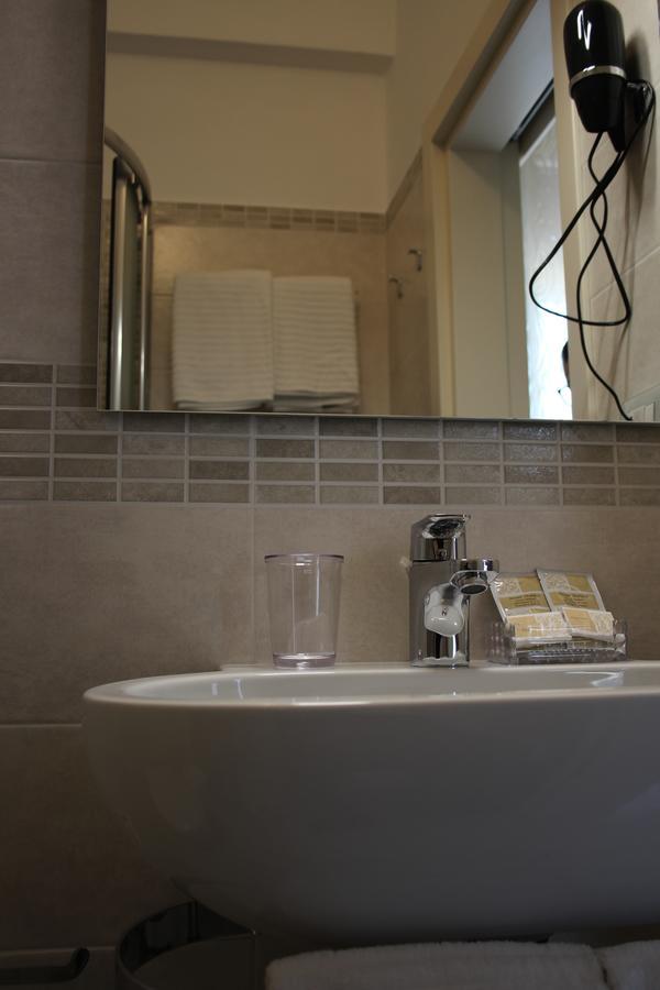 Hotel Margherita Meuble ซีร์มิโอเน ภายนอก รูปภาพ