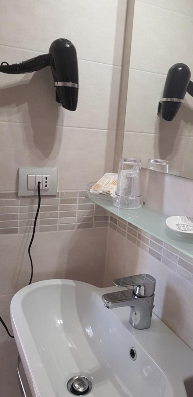 Hotel Margherita Meuble ซีร์มิโอเน ภายนอก รูปภาพ
