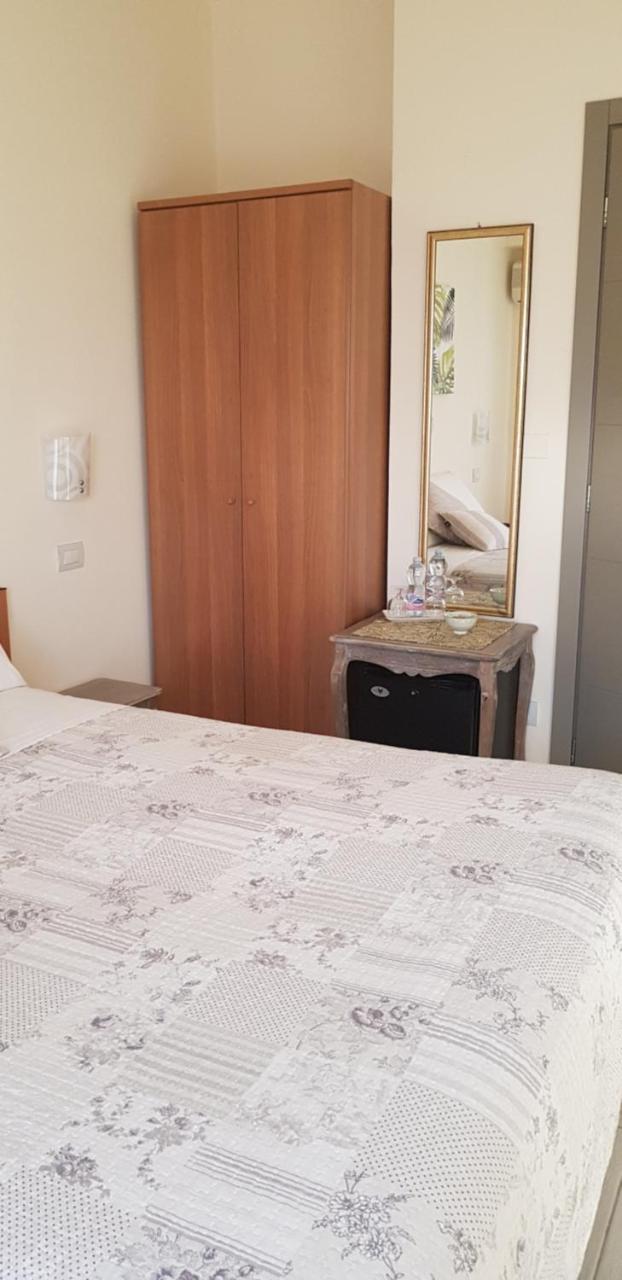 Hotel Margherita Meuble ซีร์มิโอเน ภายนอก รูปภาพ